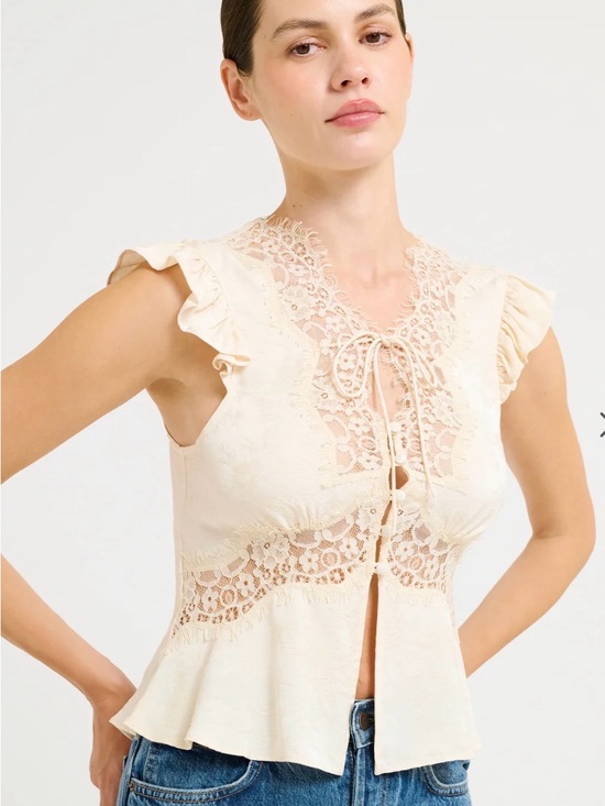 Rumored Tops - Rumored Wisteria Top NWT in Ivory Jacquard Size Small 2/4